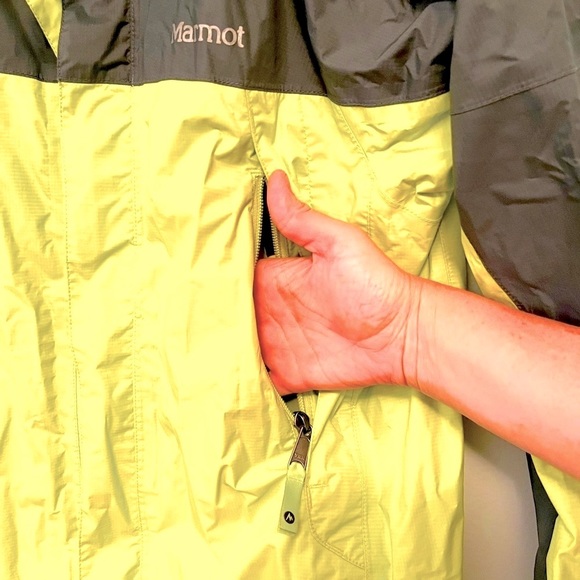 Boy’s Marmot Nylon hooded windbreaker - Picture 2 of 7